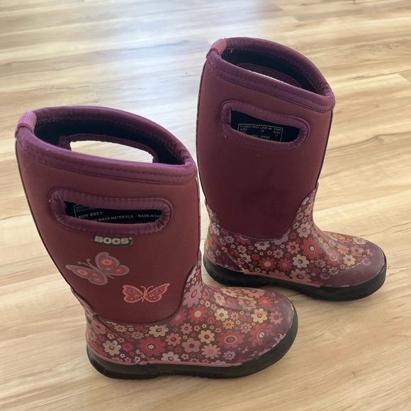 Bogs Classic Daisy Love Me Pink Floral Butterfly Kids Boots | Youth 1 - Picture 2 of 8